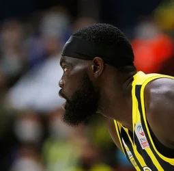 Los Boston Celtics renuncian a Marial Shayok