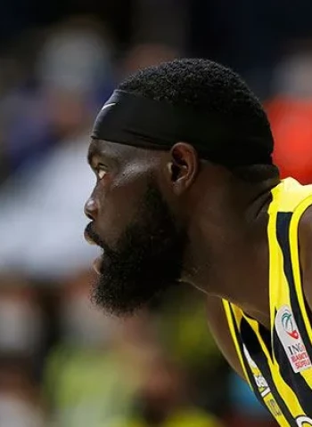 Los Boston Celtics renuncian a Marial Shayok