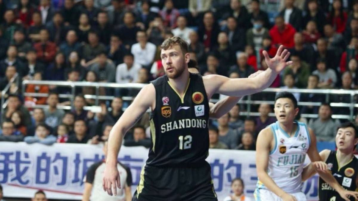 Los San Antonio Spurs fichan a Donatas Motiejunas