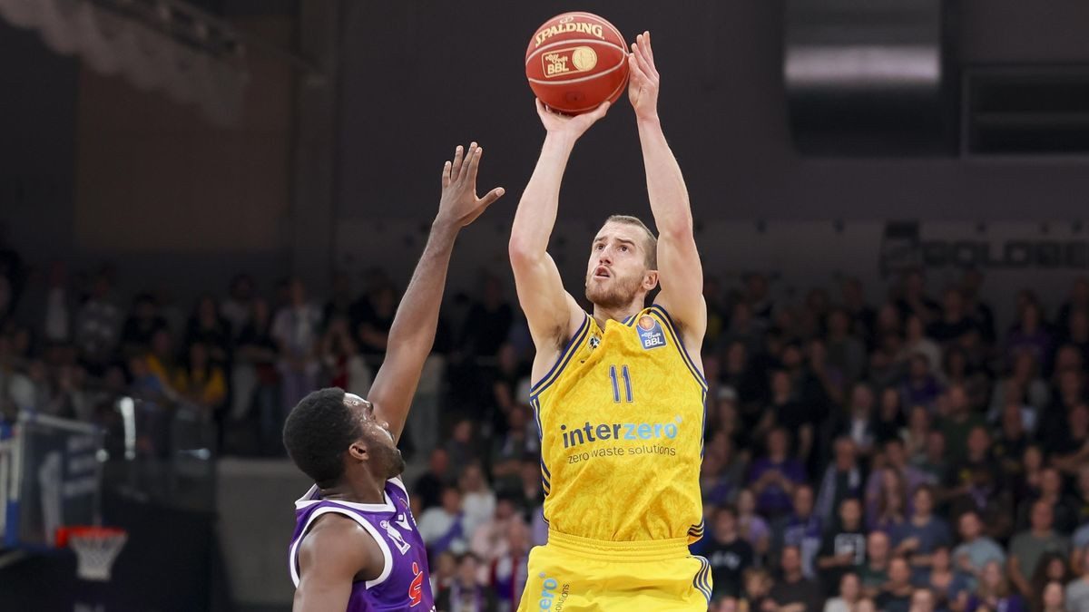 Trapani Shark y Matt Thomas no se ponen de acuerdo