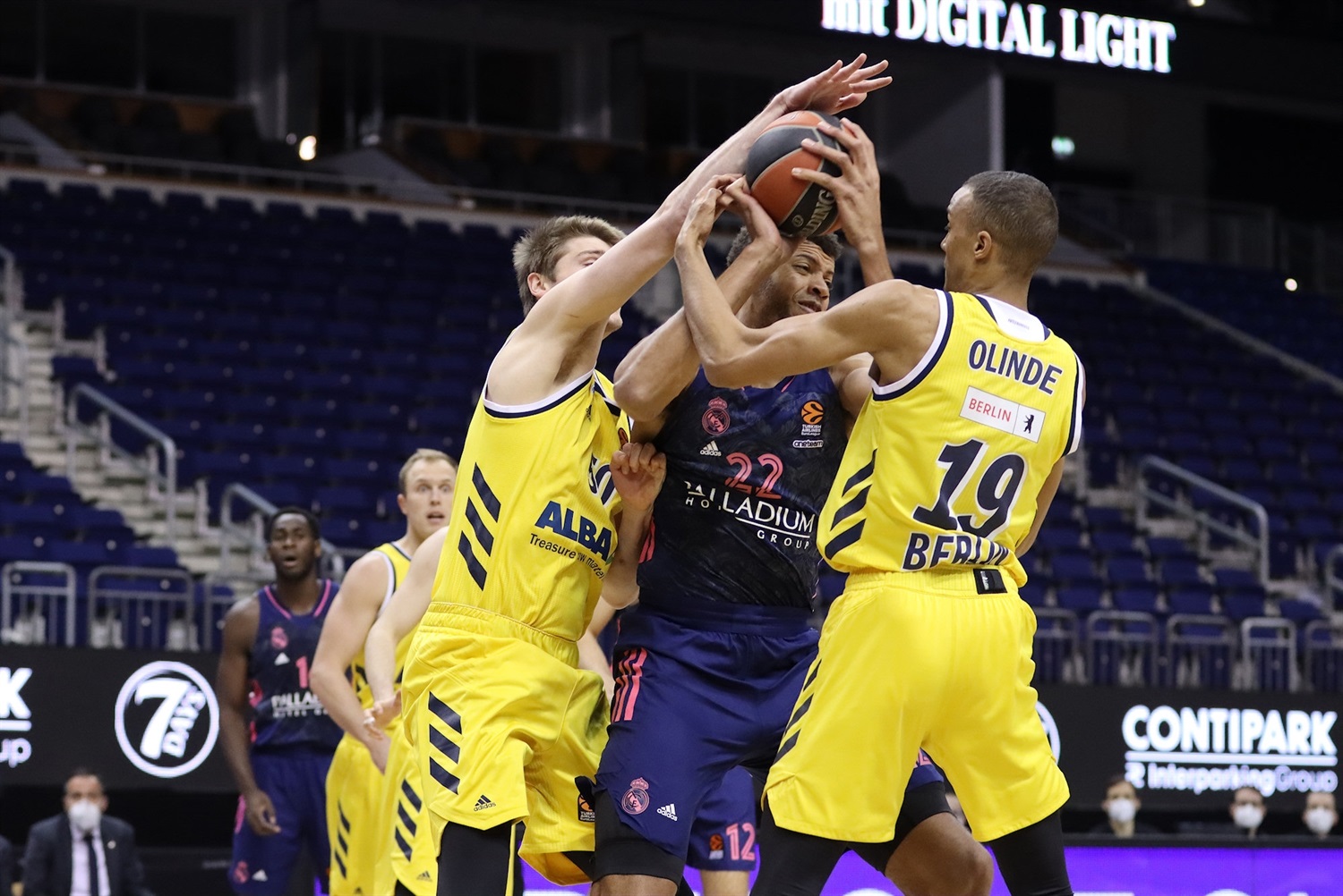 El Real Madrid vence en Berlín con otra exhibición defensiva (63-72)