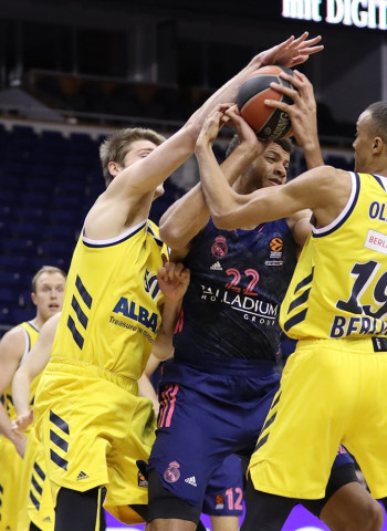 El Real Madrid vence en Berlín con otra exhibición defensiva (63-72)
