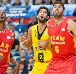 UCAM Murcia sufre, pero está un poco más cerca de los playoffs (88-83)