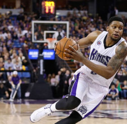 Rudy Gay, a los San Antonio Spurs