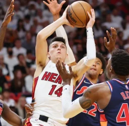 [1-0] Los Heat vencen sin problemas a unos Sixers sin argumentos (92-106)