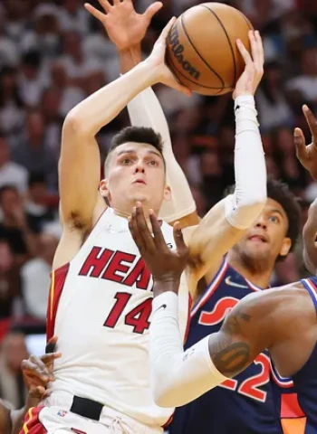 [1-0] Los Heat vencen sin problemas a unos Sixers sin argumentos (92-106)