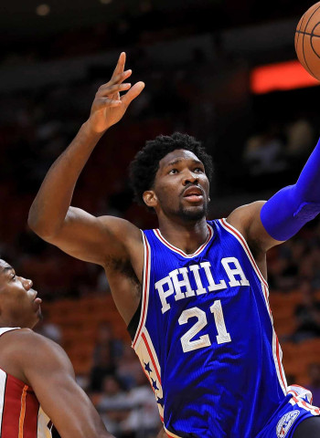 La federación francesa mantiene contactos con Joel Embiid