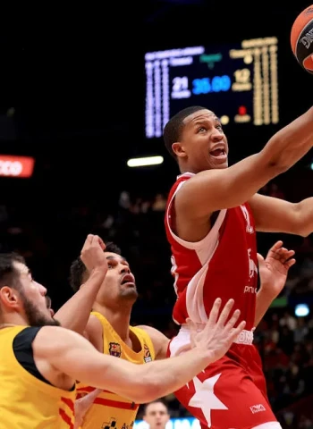 Milán evita el intento de remontada del Barcelona, 74-70