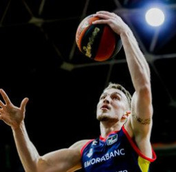 Tomasz Gielo refuerza el juego interior del Casademont Zaragoza