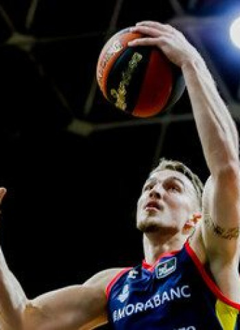 Tomasz Gielo refuerza el juego interior del Casademont Zaragoza