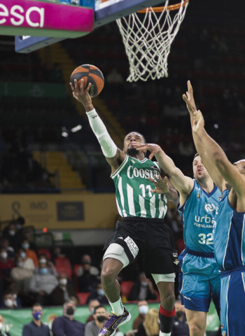 Coosur Betis abandona la última plaza al ganar a Urbas Fuenlabrada