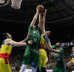 Contundente victoria del Unicaja ante un rival directo por el Playoff (93-69)
