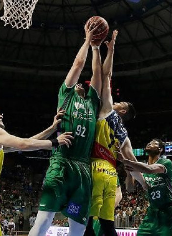 Contundente victoria del Unicaja ante un rival directo por el Playoff (93-69)
