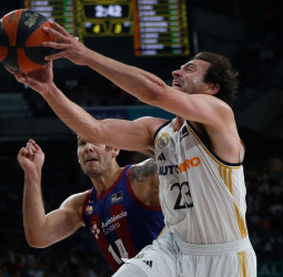 El Real Madrid encarrila las semis ante un Barça más exigente (104-98)
