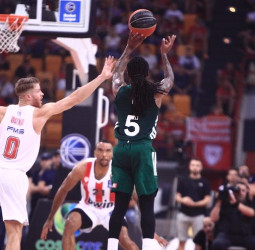 El Olympiacos vuelve a adelantarse en la final griega