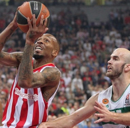 Al Panathinaikos se le atraganta el Kombank Arena (69-67)