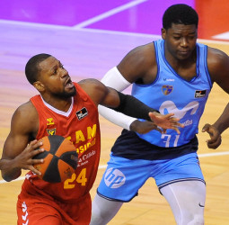 Frankamp, Davis y Cate lideran el triunfo del UCAM Murcia (93-80)