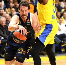 El Madrid acaba con la imbatibilidad del Maccabi en su cancha (77-81)