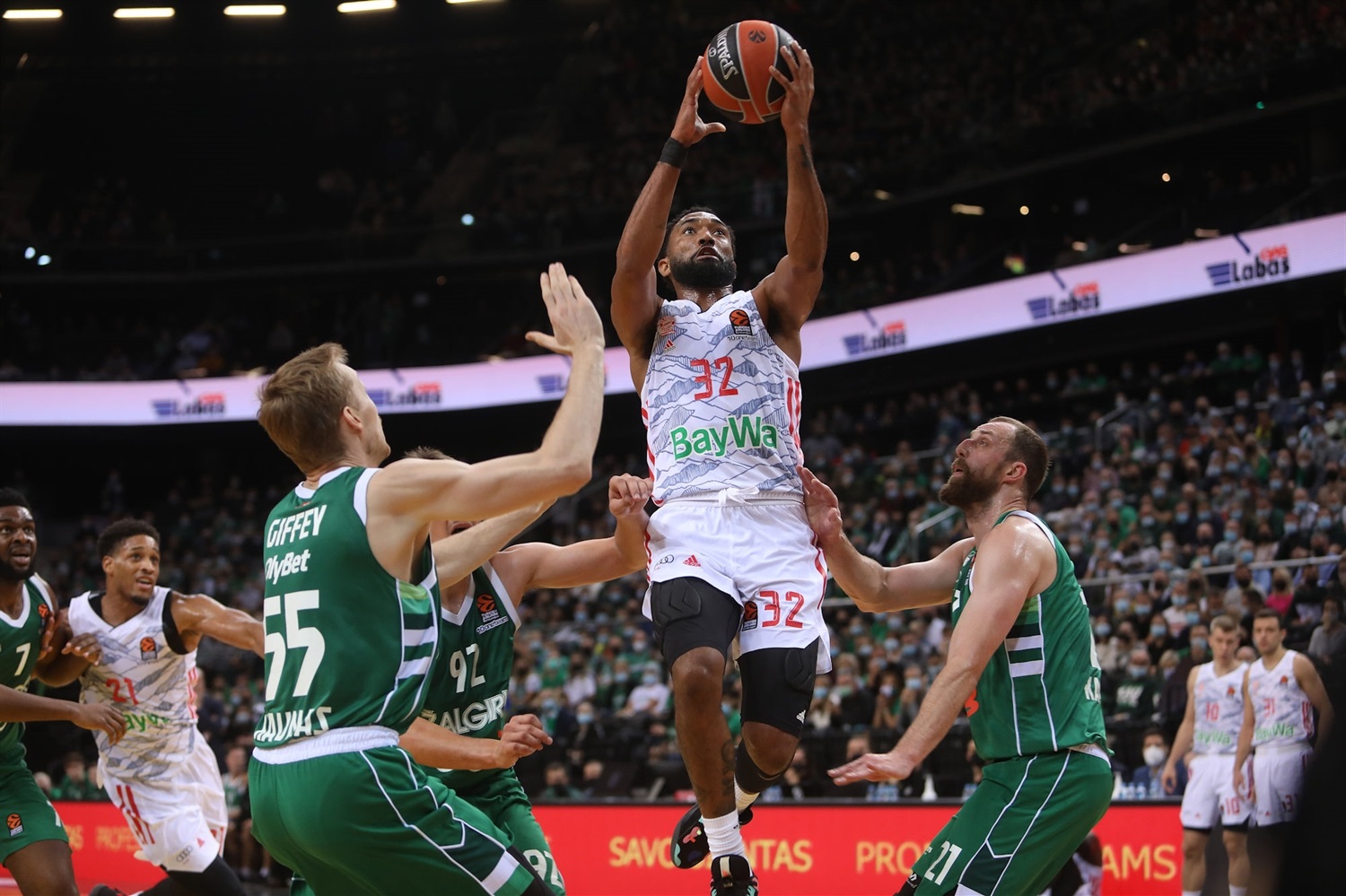 El Bayern supera al Zalgiris en el duelo de colistas (73-75)