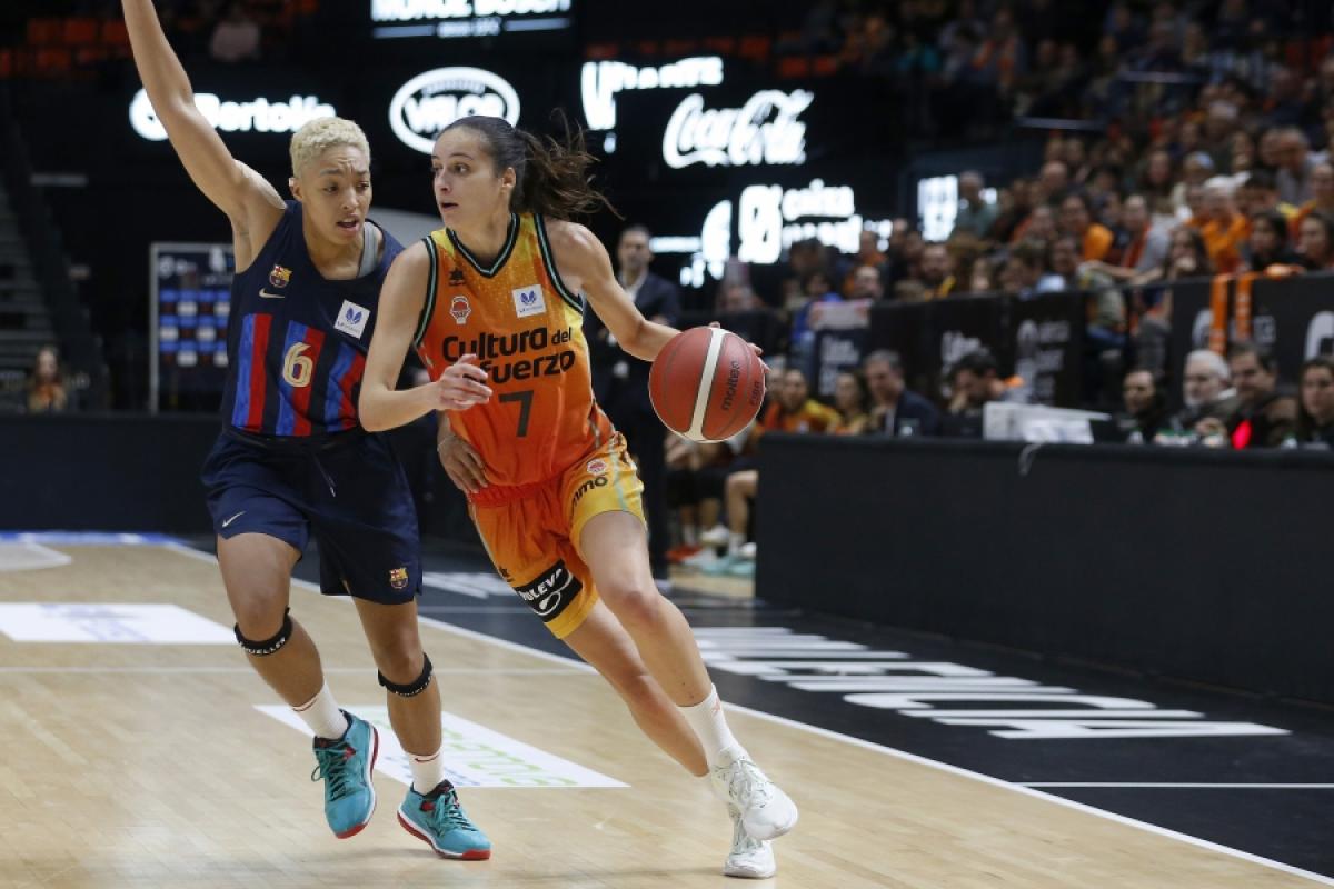Un Valencia muy sólido derrota al Barça CBS en el Palau (61-78)