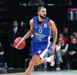 Darius Thompson, a un paso de Valencia Basket tras acordar su salida del Efes