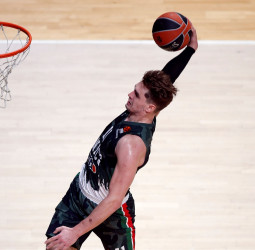 El UNICS remonta una desventaja de 18 puntos y se impone al ALBA (85-71)