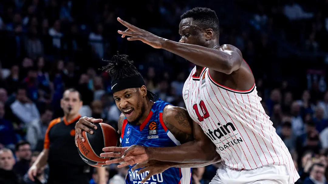 Efes mantiene vivas sus esperanzas de clasificación al vencer a Olympiacos, 85-72