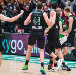 Un triple de Ellenson da el triunfo a la Peña ante Venecia (90-87)