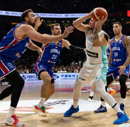 Serbia arrasa a Eslovenia con un gran Nikola Jovic