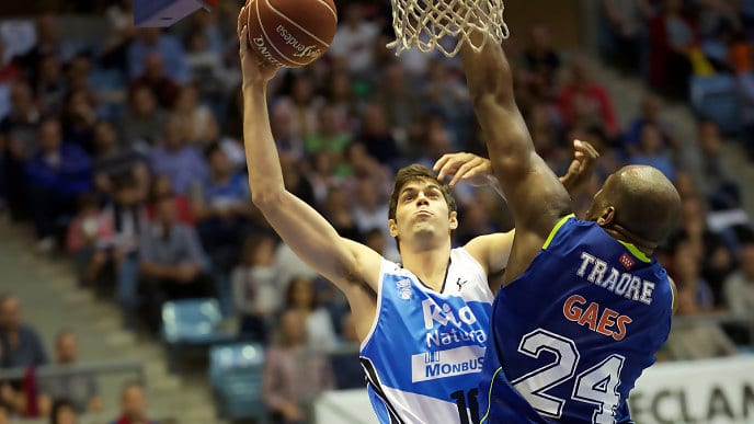 El Movistar Estudiantes suma la primera a costa del Rio Natura Monbus (64-73)