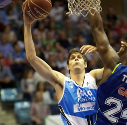 El Movistar Estudiantes suma la primera a costa del Rio Natura Monbus (64-73)