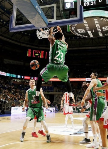 Victoria de Unicaja Málaga con solvencia ante el Estrella Roja (79-65)