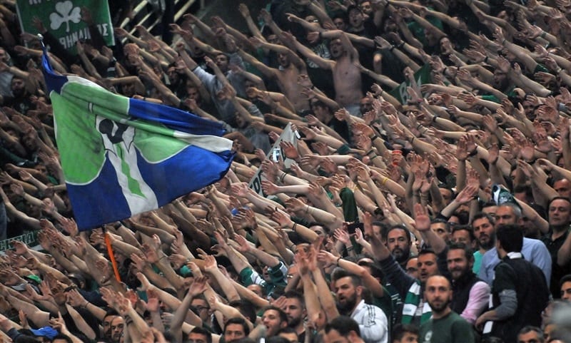 El Panathinaikos castigado, sin prima y de vuelta en autobus a Atenas