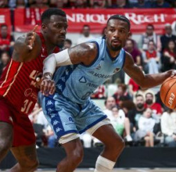 Shannon Evans dirige la sinfonía andorrana en Murcia (79-85)