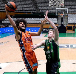 Valencia Basket gana sin despeinarse en Badalona (80-91)