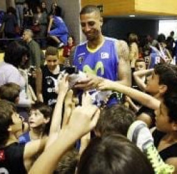 Principio de acuerdo para el regreso del pívot Diamon Simpson