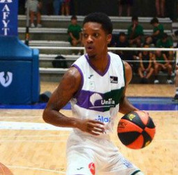 El Unicaja arrasa al Benfica (84-47)