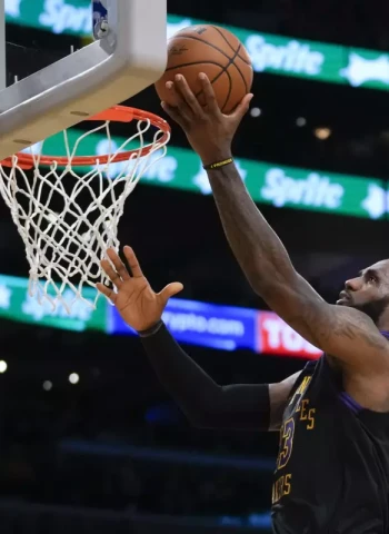 Los Lakers ganan a pesar del partidazo de Santi Aldama