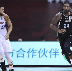 OJ Mayo renueva con el Liaoning chino