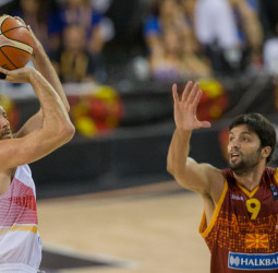 El segundo duelo oficial contra los macedonios