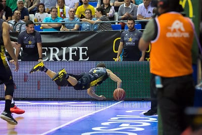 Iberostar Tenerife despierta a tiempo y se convierte en equipo de Play Off (65-54)
