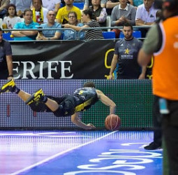 Iberostar Tenerife despierta a tiempo y se convierte en equipo de Play Off (65-54)