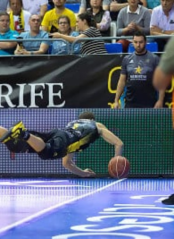 Iberostar Tenerife despierta a tiempo y se convierte en equipo de Play Off (65-54)