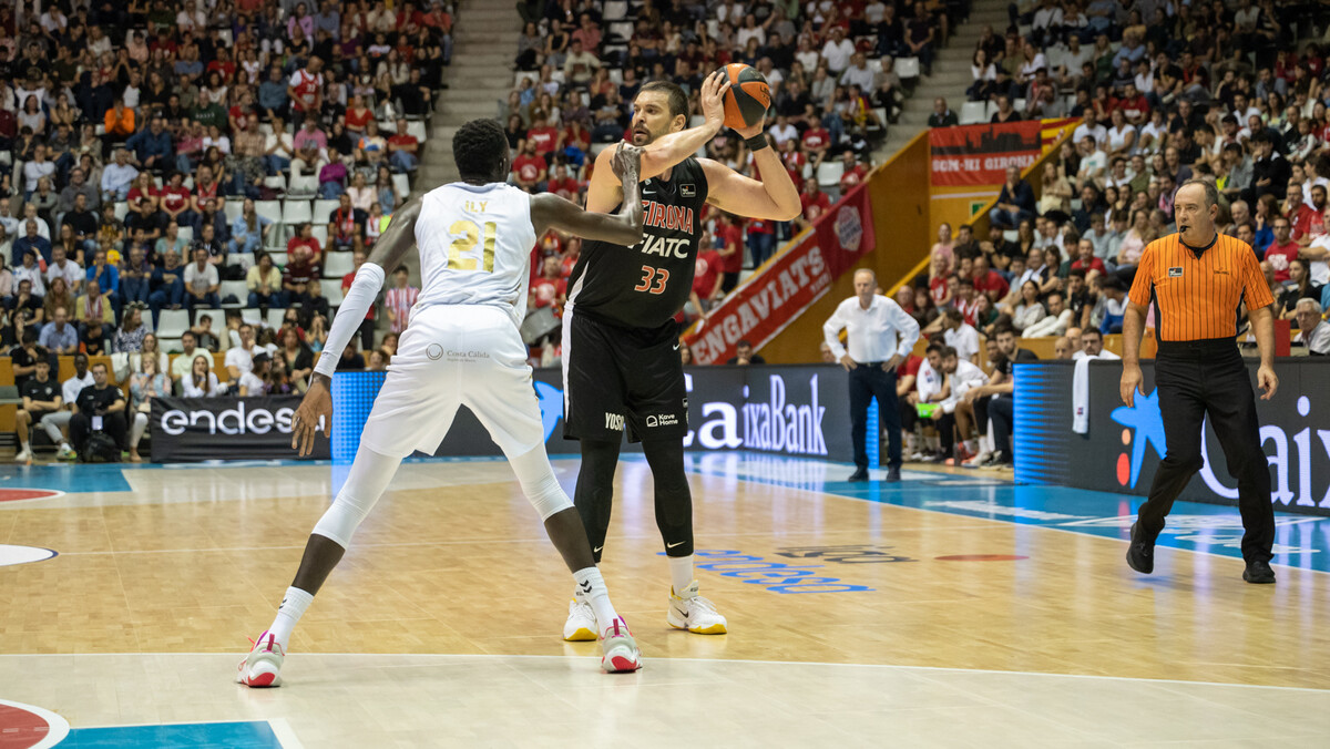 El Bàsquet Girona celebra y disfruta su primer triunfo en Fontajau (100-89)