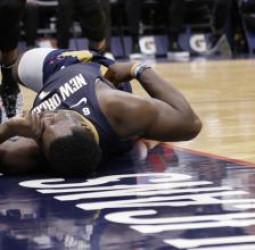 Zion Williamson vuelve a lesionarse