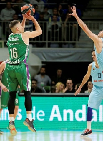 Dani Díez guía la victoria de Unicaja ante el Barcelona (95-91)