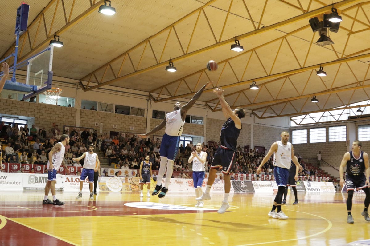 Las entradas para el Monbus Obradoiro – San Pablo Burgos, a la venta en oficinas y página web