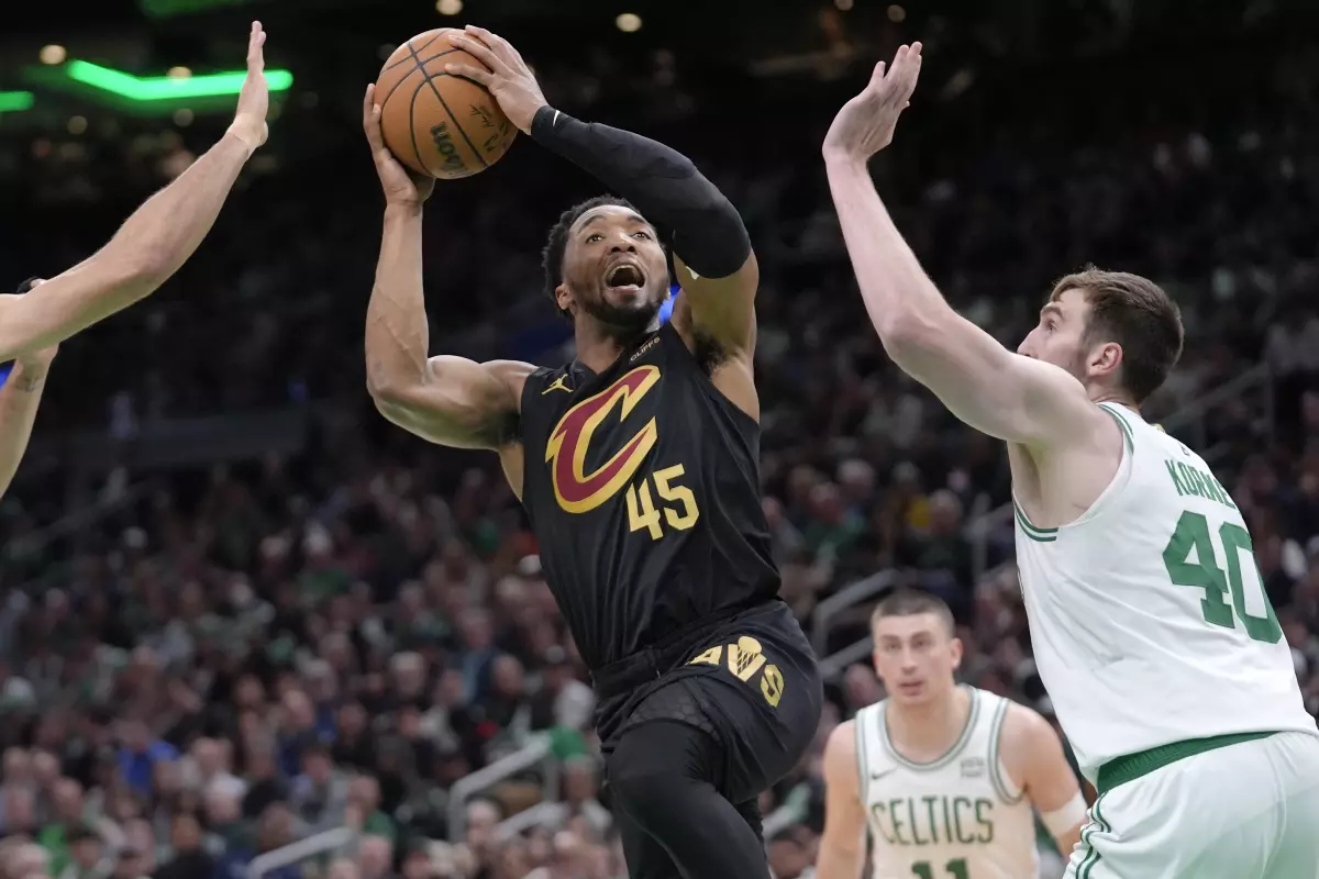 Mitchell lidera el asalto del TD Garden, 94-118 [1-1]