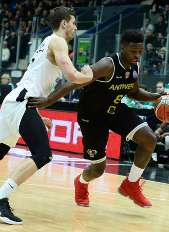 Antwerp, el único equipo en ganar en la carretera en los cuartos de final
