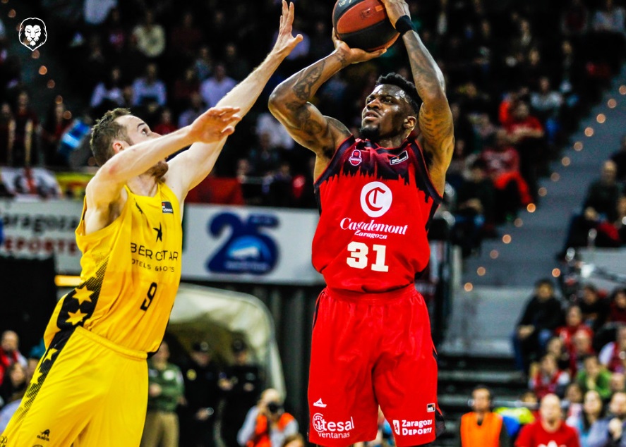 El Casademont Zaragoza pretende la renovación de Dylan Ennis